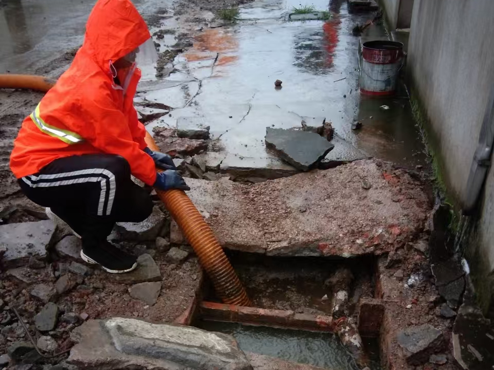 绛县专业清理污水池 炜誉市政以规范流程守护城市 “肠道”